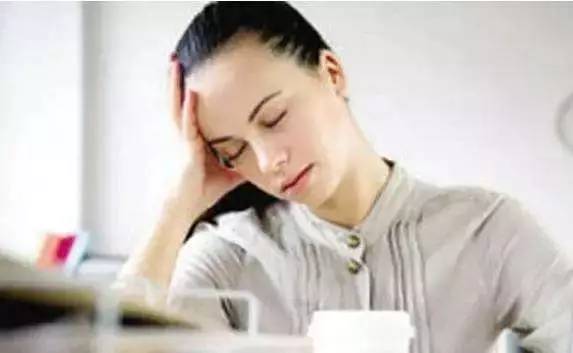 what??？“香”艷的美女成了辦公室污染源，甲醛治理非常必要！