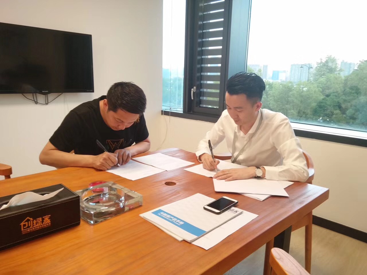 熱烈祝賀成都劉總簽約創(chuàng)綠家！