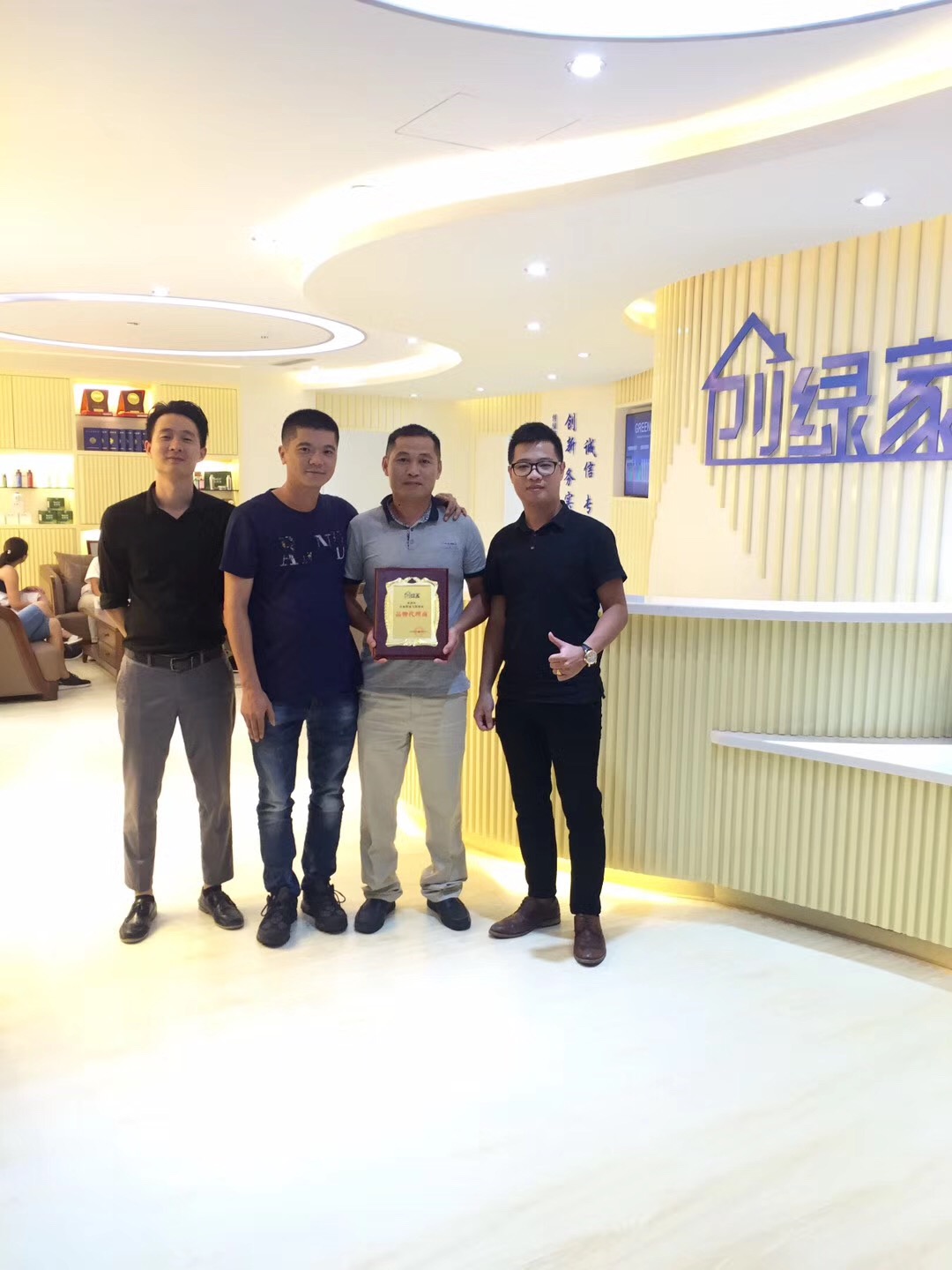 熱烈祝賀佛山高明陳總、李總、彭總簽約創(chuàng)綠家！