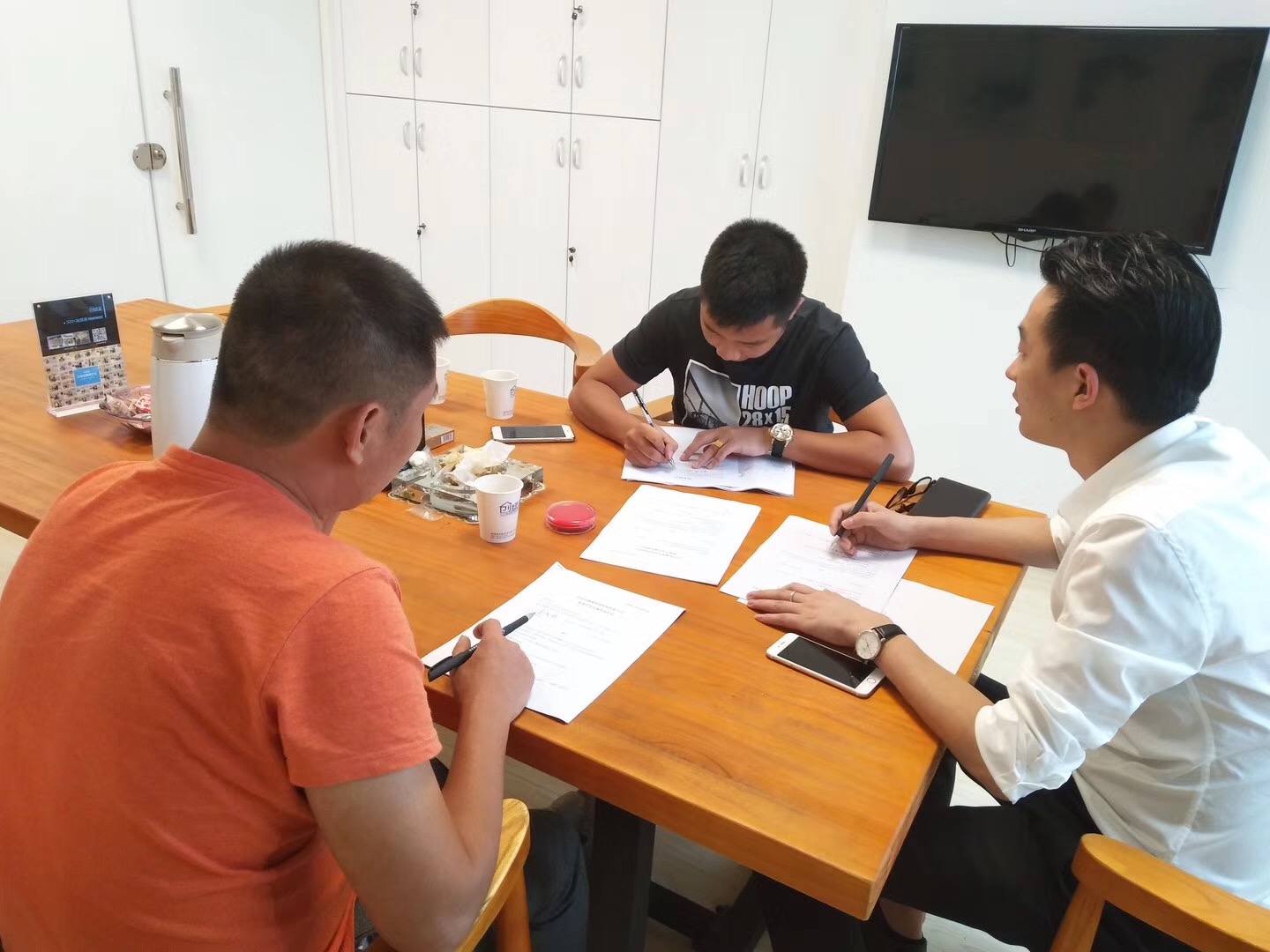 熱烈祝賀佛山高明陳總、李總、彭總簽約創(chuàng)綠家！