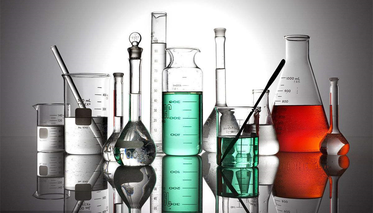 廚房水管破裂傳出刺鼻性氣味，原以為是鄰居家甲醛超標(biāo)，沒(méi)想到是“絕命毒師”