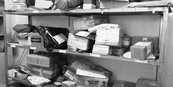 廚房水管破裂傳出刺鼻性氣味，原以為是鄰居家甲醛超標(biāo)，沒(méi)想到是“絕命毒師”