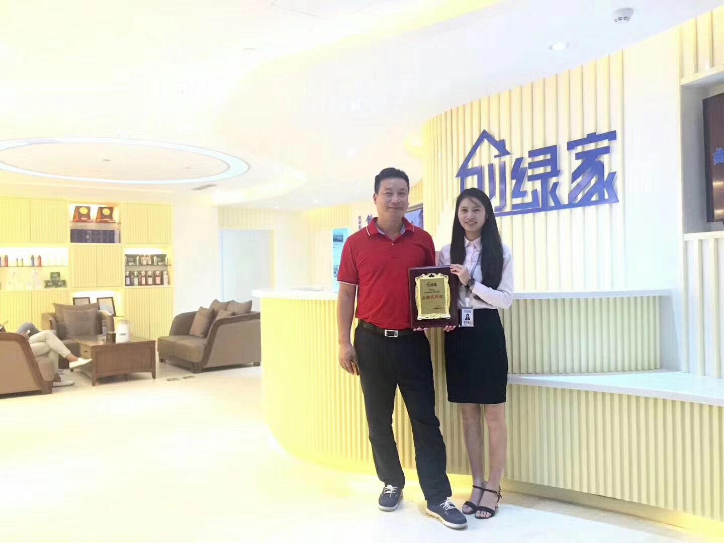 熱烈祝賀余總簽約創(chuàng)綠家海南省市級代理！