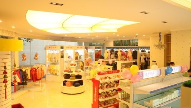 剛開業(yè)四個月的小店關(guān)門歇業(yè)，原因有兩點：一是甲醛超標(biāo)了5倍多，二是老板娘因此流產(chǎn)了……