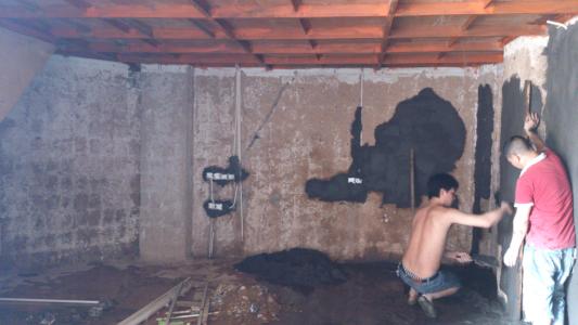 剛開業(yè)四個月的小店關(guān)門歇業(yè)，原因有兩點：一是甲醛超標(biāo)了5倍多，二是老板娘因此流產(chǎn)了……