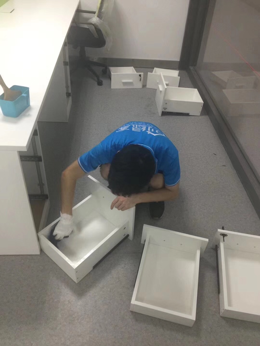 樂富設(shè)計園在一個loft創(chuàng)意產(chǎn)業(yè)園中，2760多方的一個大項目歷經(jīng)創(chuàng)綠家兩組工程師兩天兩夜的治理，典型loft式的裝修異味大大降低。樂富設(shè)計園的治理源于創(chuàng)綠家曾經(jīng)為泰普森旗下一家子公司甲醛治理，治理完畢效果非常好，所以泰普森集團二次選擇我們治理。創(chuàng)綠家，值得您信任！