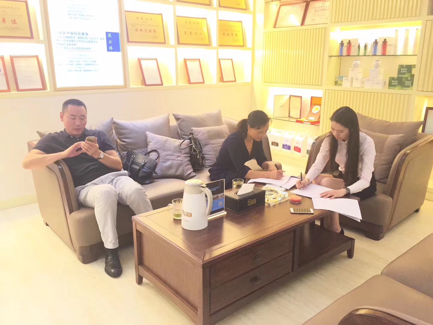 熱烈祝賀荊總簽約創(chuàng)綠家上海市區(qū)級代理！