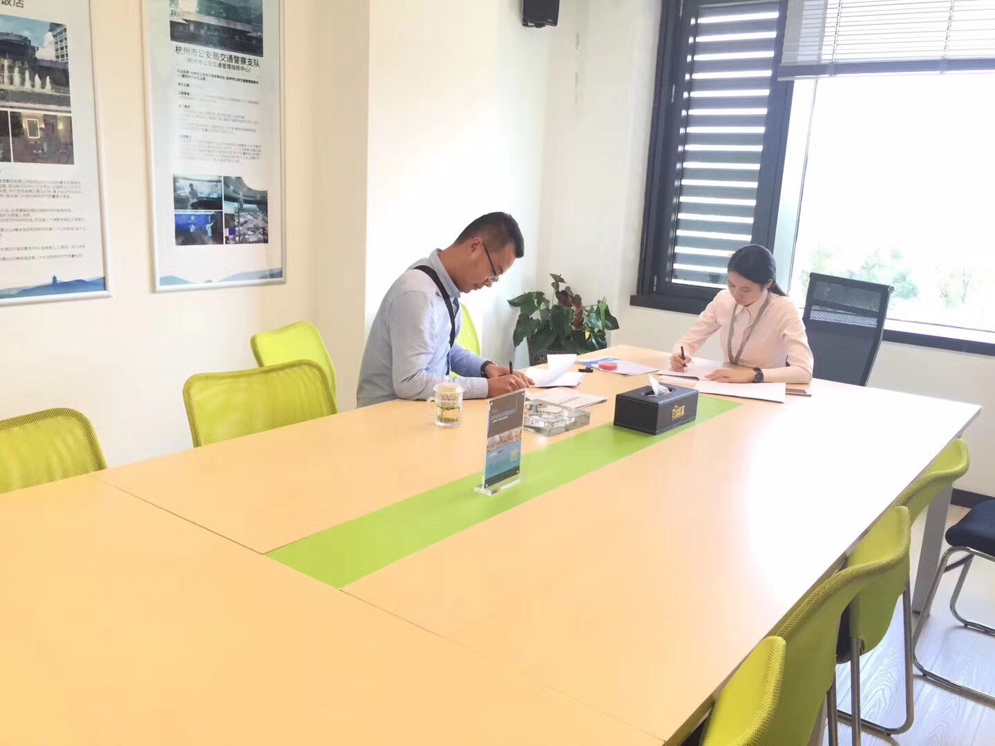 熱烈祝賀趙總簽約創(chuàng)綠家成都市區(qū)級(jí)代理！