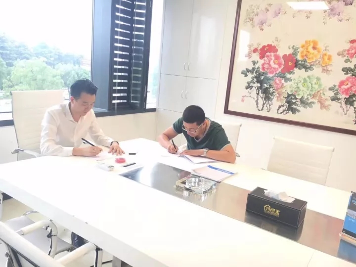 熱烈祝賀劉總簽約創(chuàng)綠家麗水市區(qū)級(jí)代理！