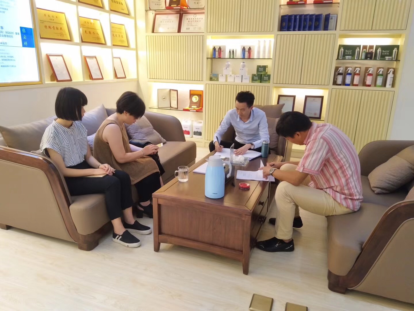 熱烈祝賀張總簽約創(chuàng)綠家泉州市區(qū)級(jí)代理！