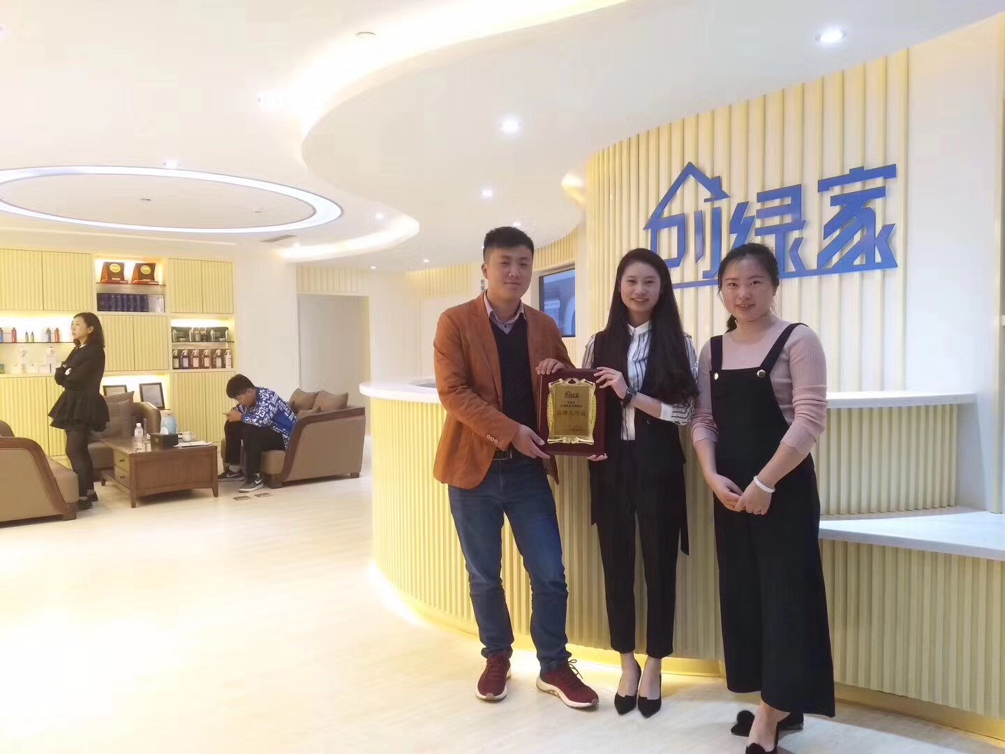 熱烈祝賀蔣總簽約創(chuàng)綠家江蘇省市級(jí)代理！