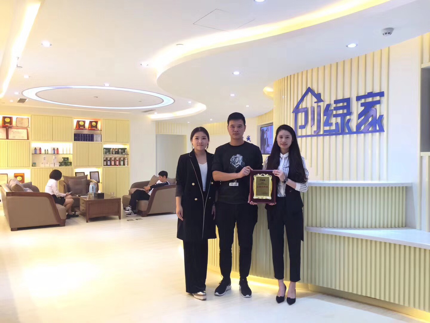 熱烈祝賀楊總簽約創(chuàng)綠家浙江省縣級市代理！