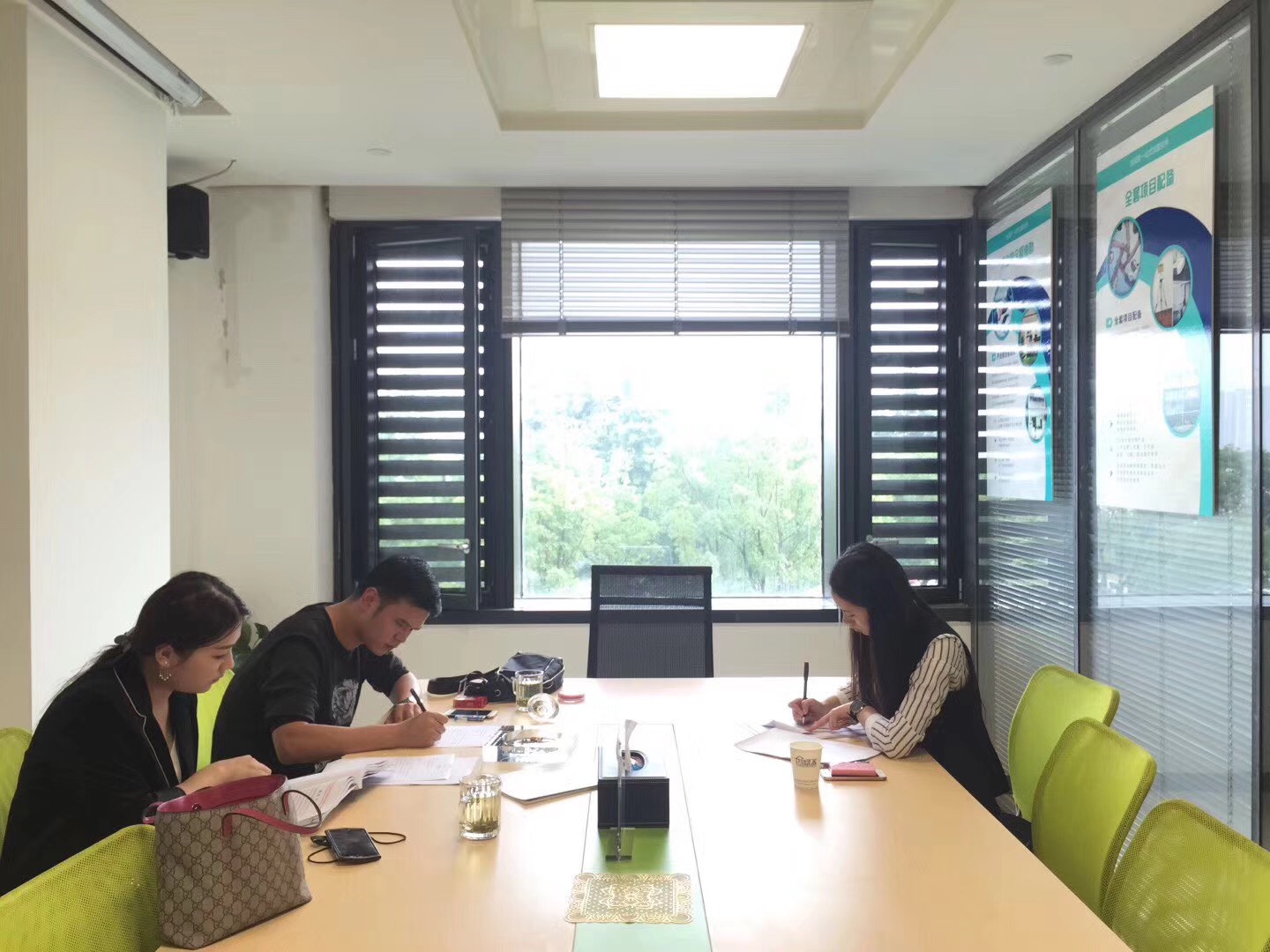 熱烈祝賀楊總簽約創(chuàng)綠家浙江省縣級市代理！