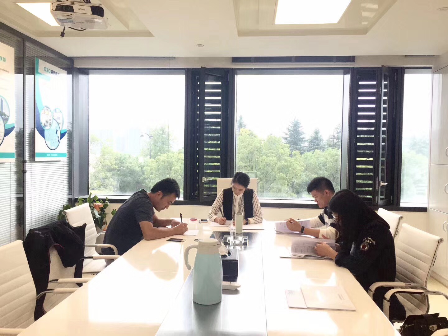 熱烈祝賀余總簽約創(chuàng)綠家江蘇省縣級(jí)市代理！