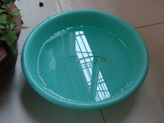 裝修完僅靠兩盆冷水就能除甲醛？這個說法連網友都出來辟謠！大家別再相信了！