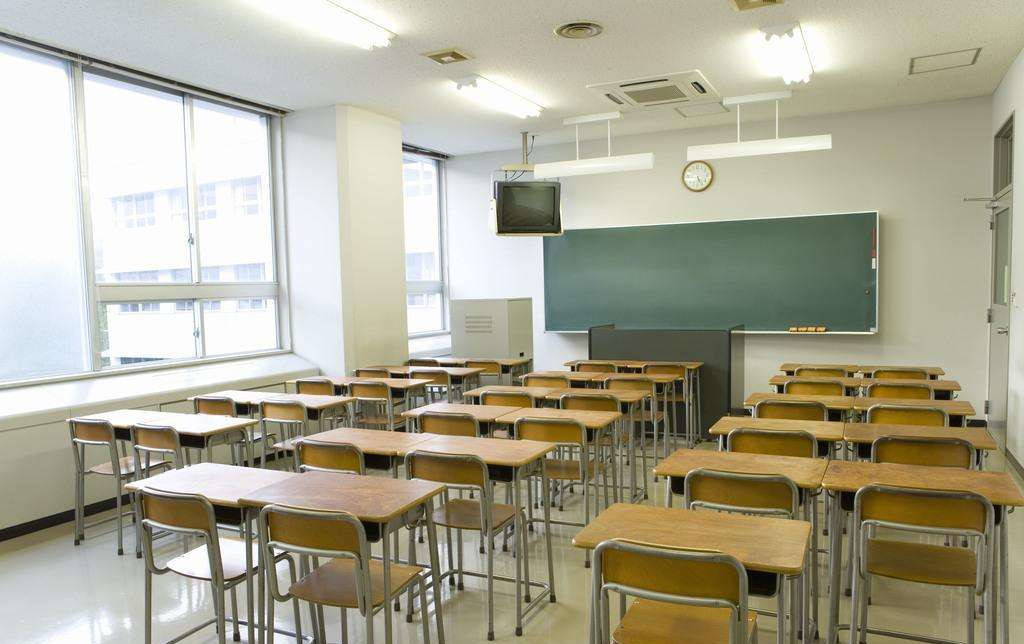 校舍裝修完買了400盆綠蘿凈化空氣，還有孩子開學(xué)***天就熏暈了！