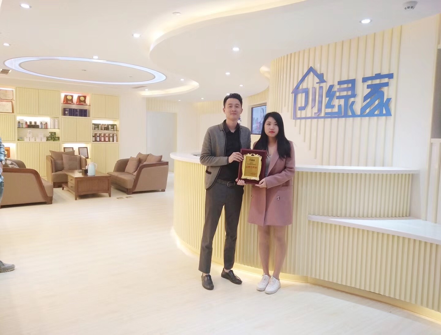 熱烈祝賀錢總簽約創(chuàng)綠家浙江省縣級(jí)市代理！