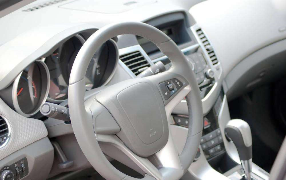 一輛汽車怎么能不受潮呢？