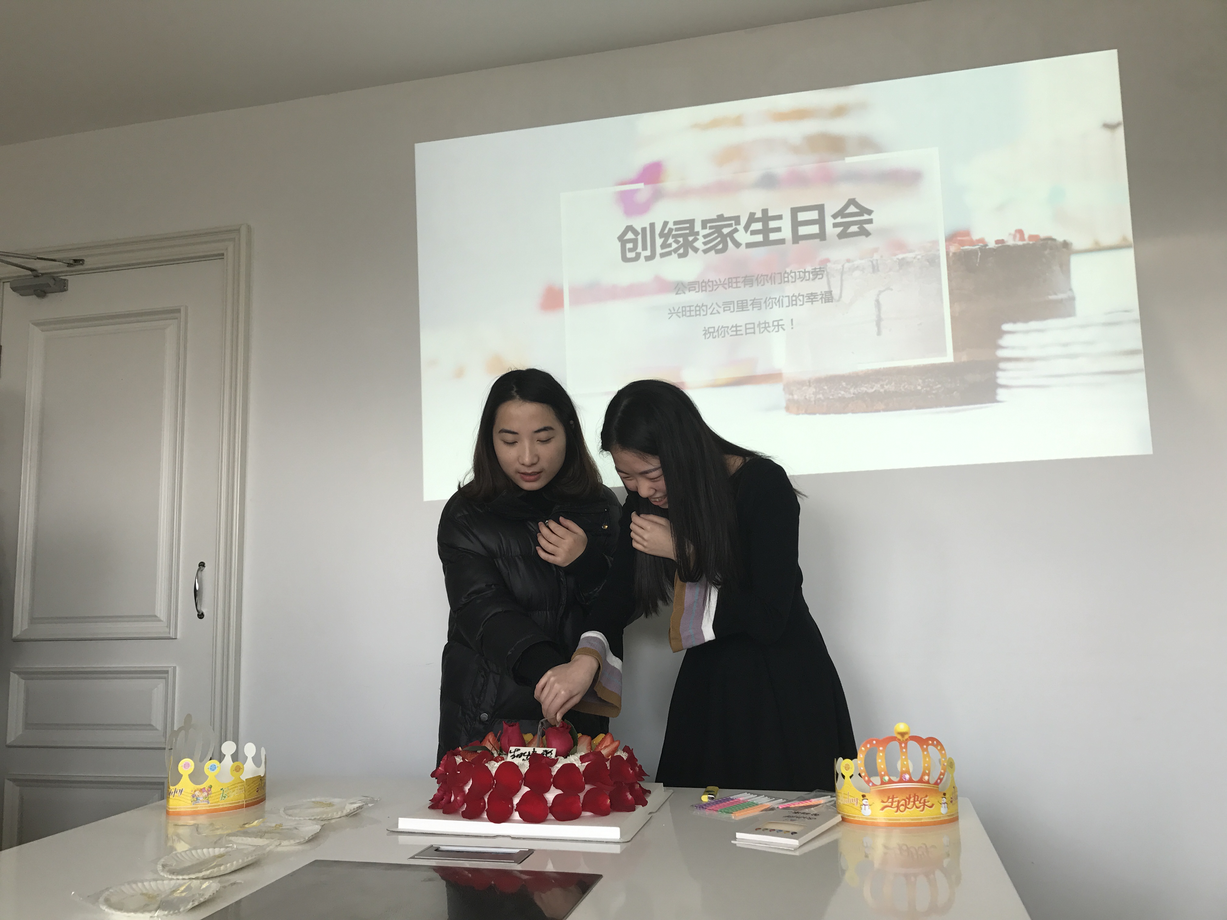 【1月生日會】本月壽星只有美少女，拍圖拍到小編手機內存不夠啦！