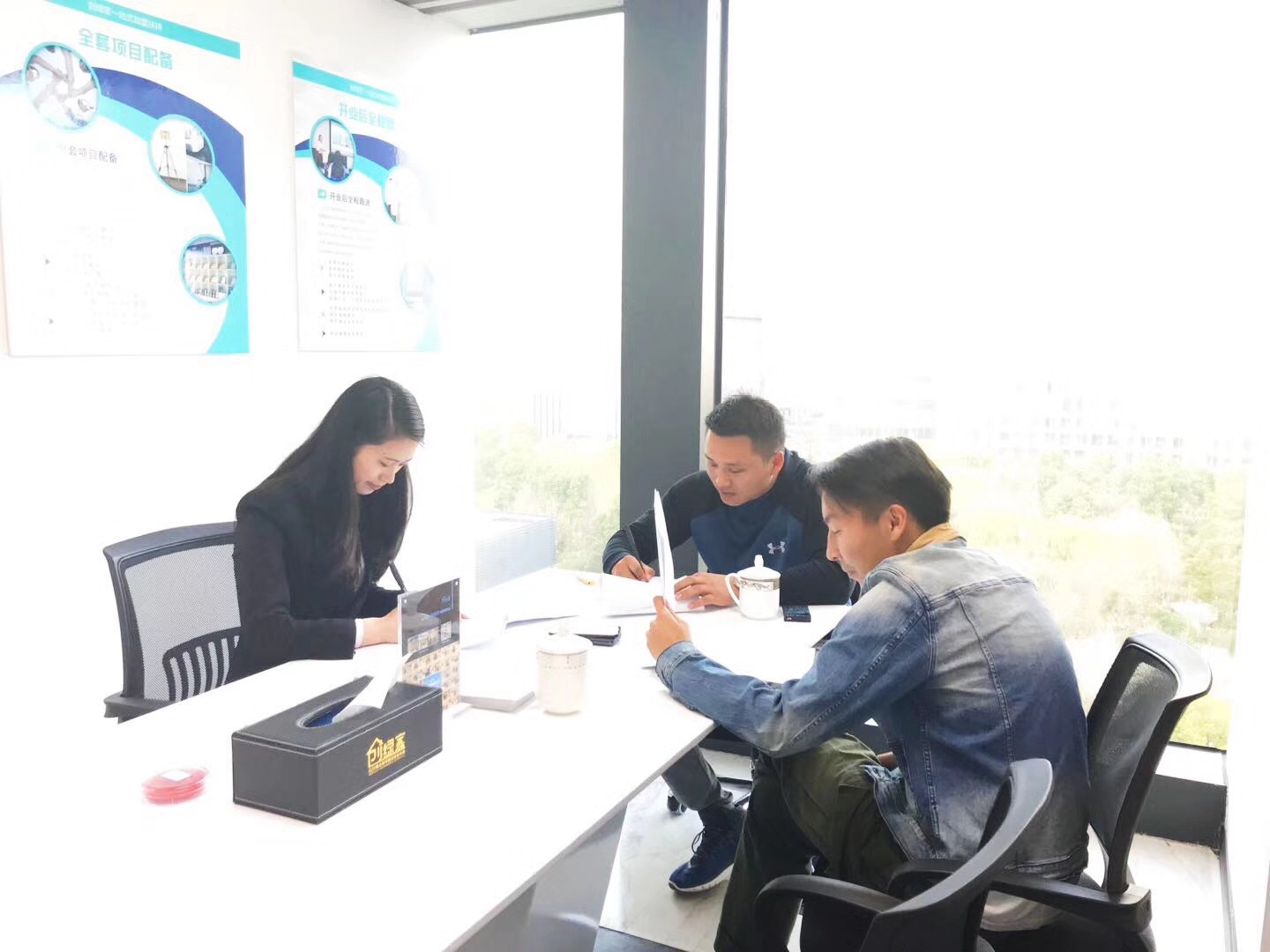 熱烈祝賀馬總簽約創(chuàng)綠家昆明市區(qū)級代理！