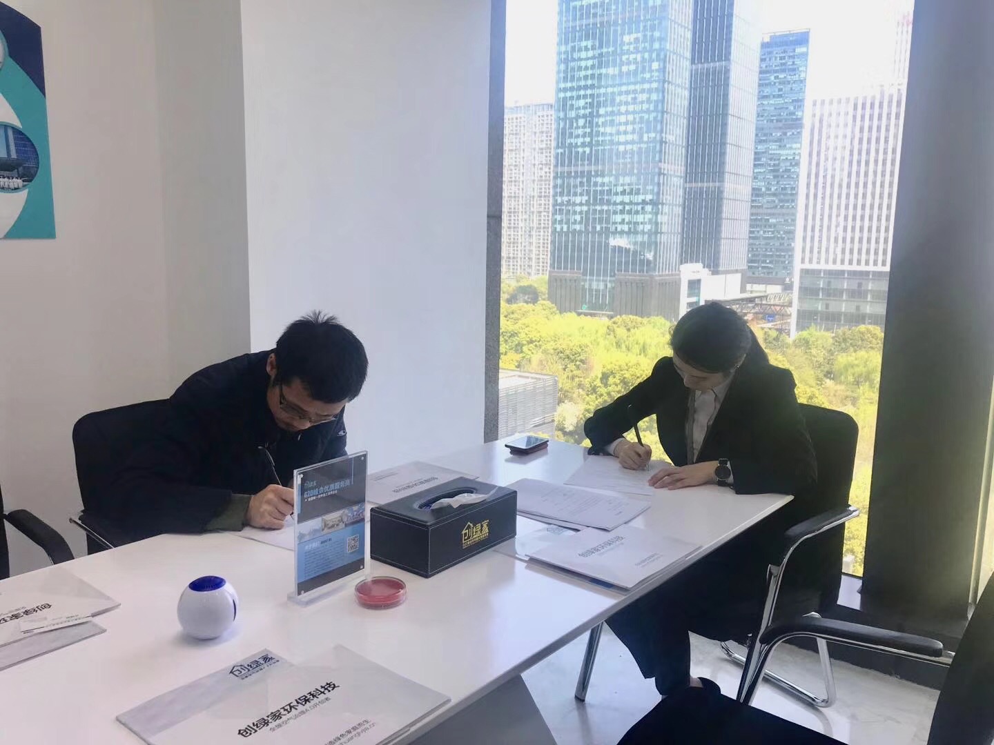 熱烈祝賀陳總簽約創(chuàng)綠家懷化市縣級代理！