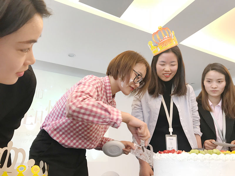 【4月生日會】業(yè)務(wù)很硬核，而我們只是甜美小公舉
