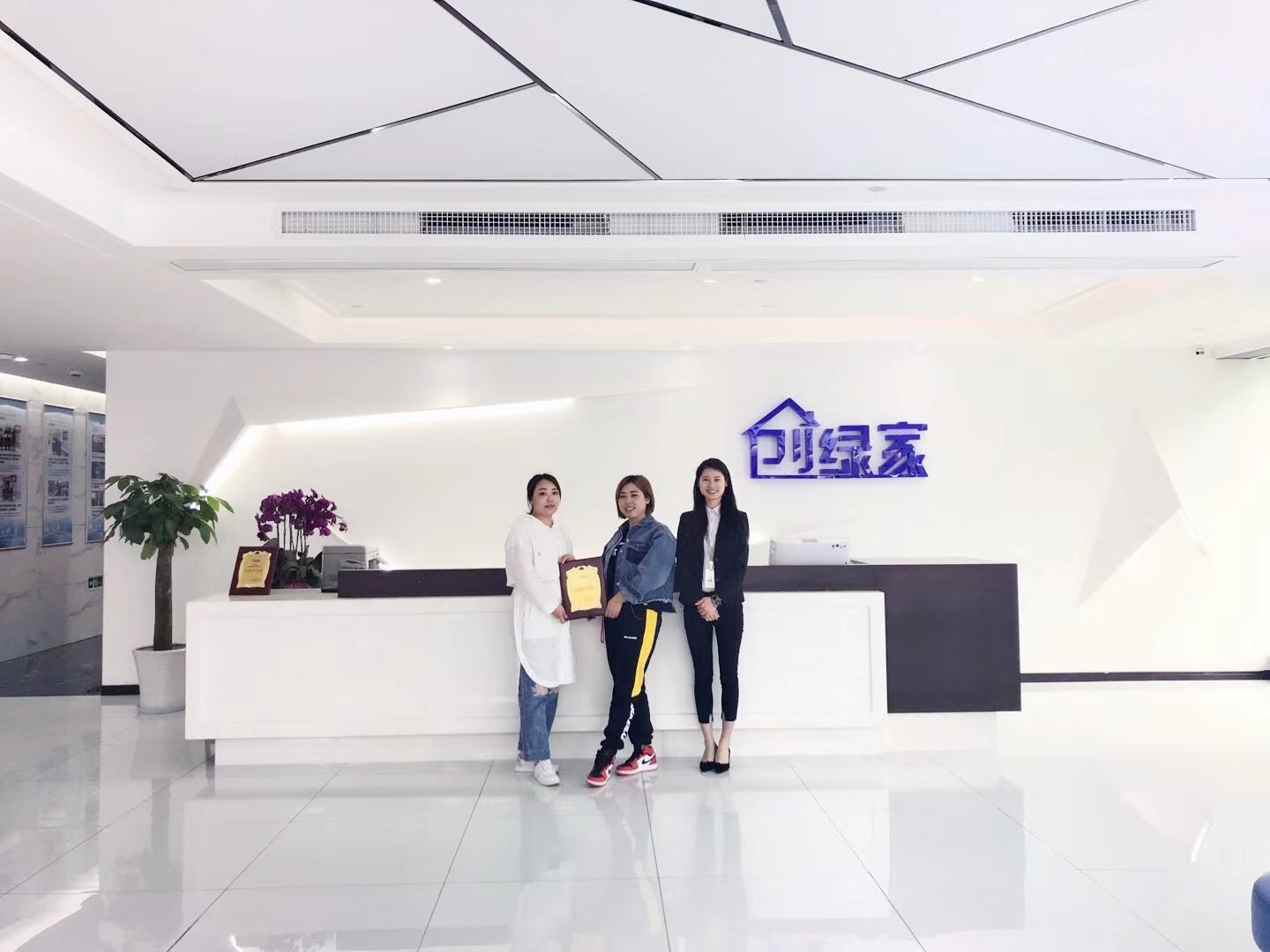 熱烈祝賀劉總姐妹簽約創(chuàng)綠家福州市區(qū)級代理！