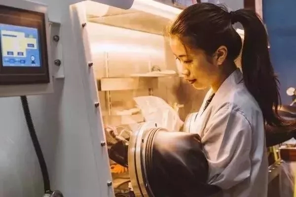 青春是用來奮斗的，除甲醛的青春最美麗！