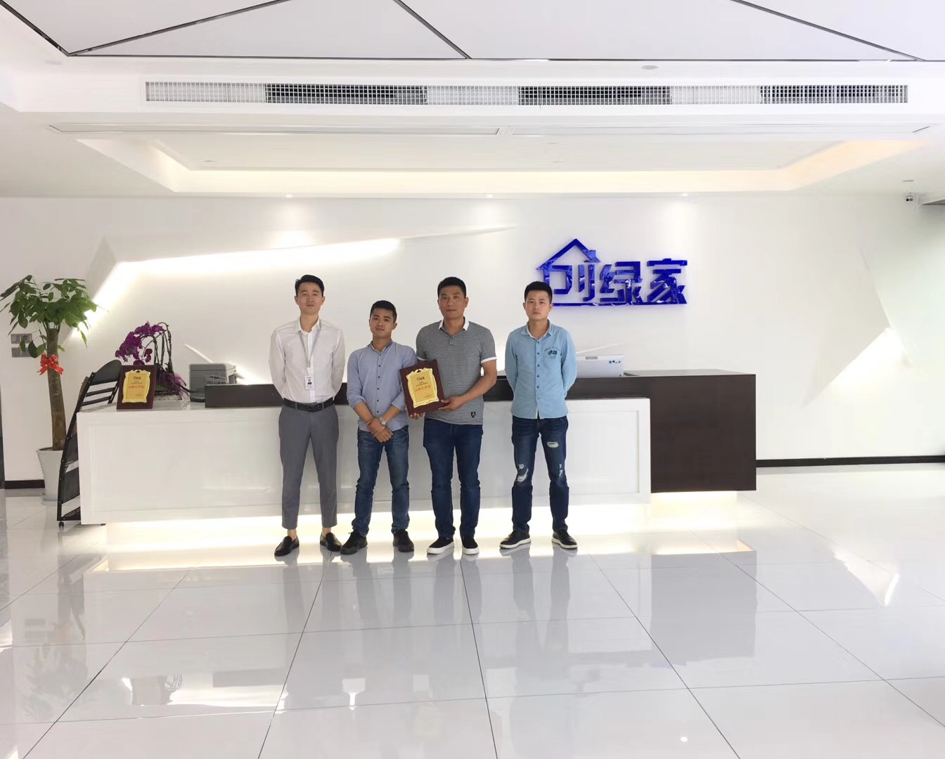 熱烈祝賀楊總、吳總、甘總簽約創(chuàng)綠家長沙市區(qū)級代理！