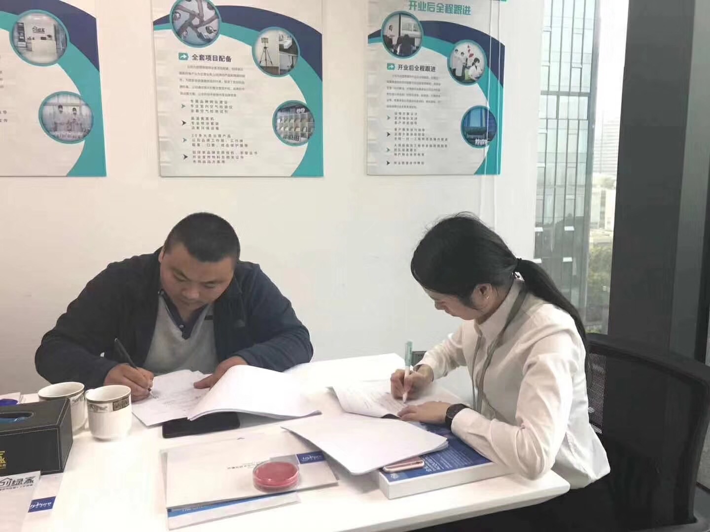 熱烈祝賀米總一家簽約創(chuàng)綠家泰安市區(qū)級代理！