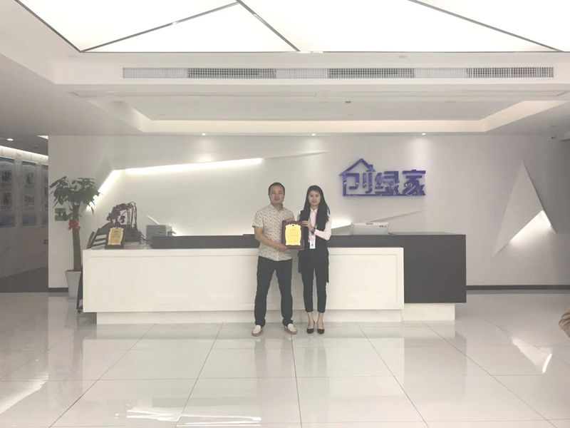 熱烈祝賀胡總簽約創(chuàng)綠家武漢市區(qū)級代理！