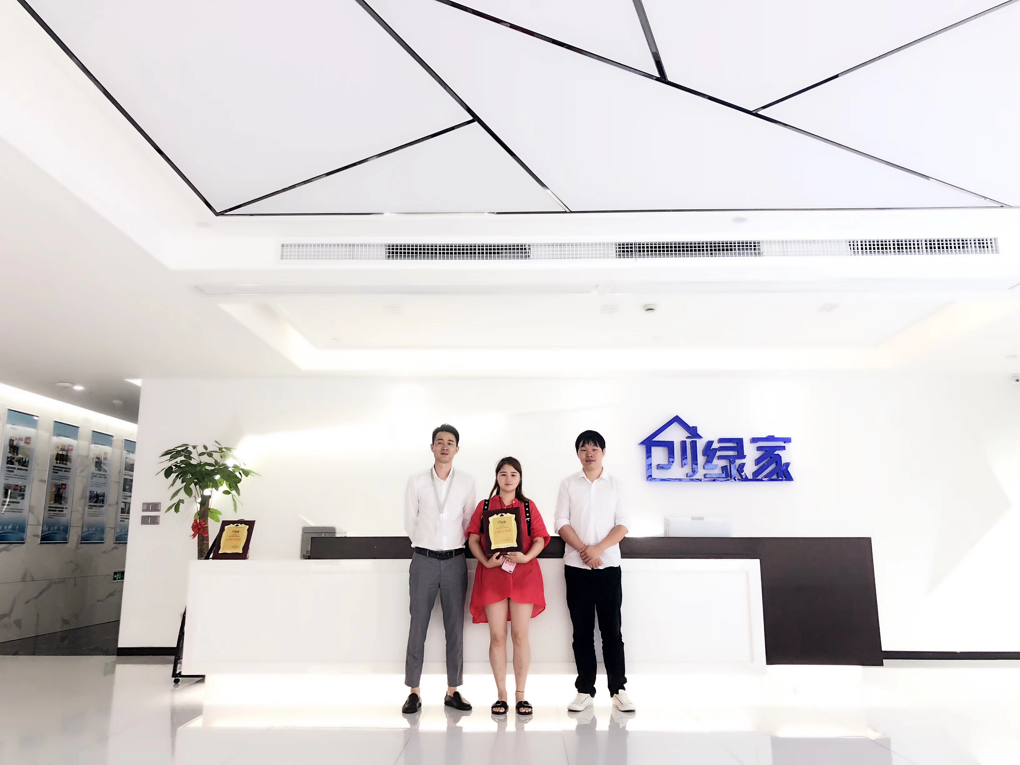 熱烈祝賀吳總團(tuán)隊(duì)簽約創(chuàng)綠家成都市區(qū)級(jí)代理！