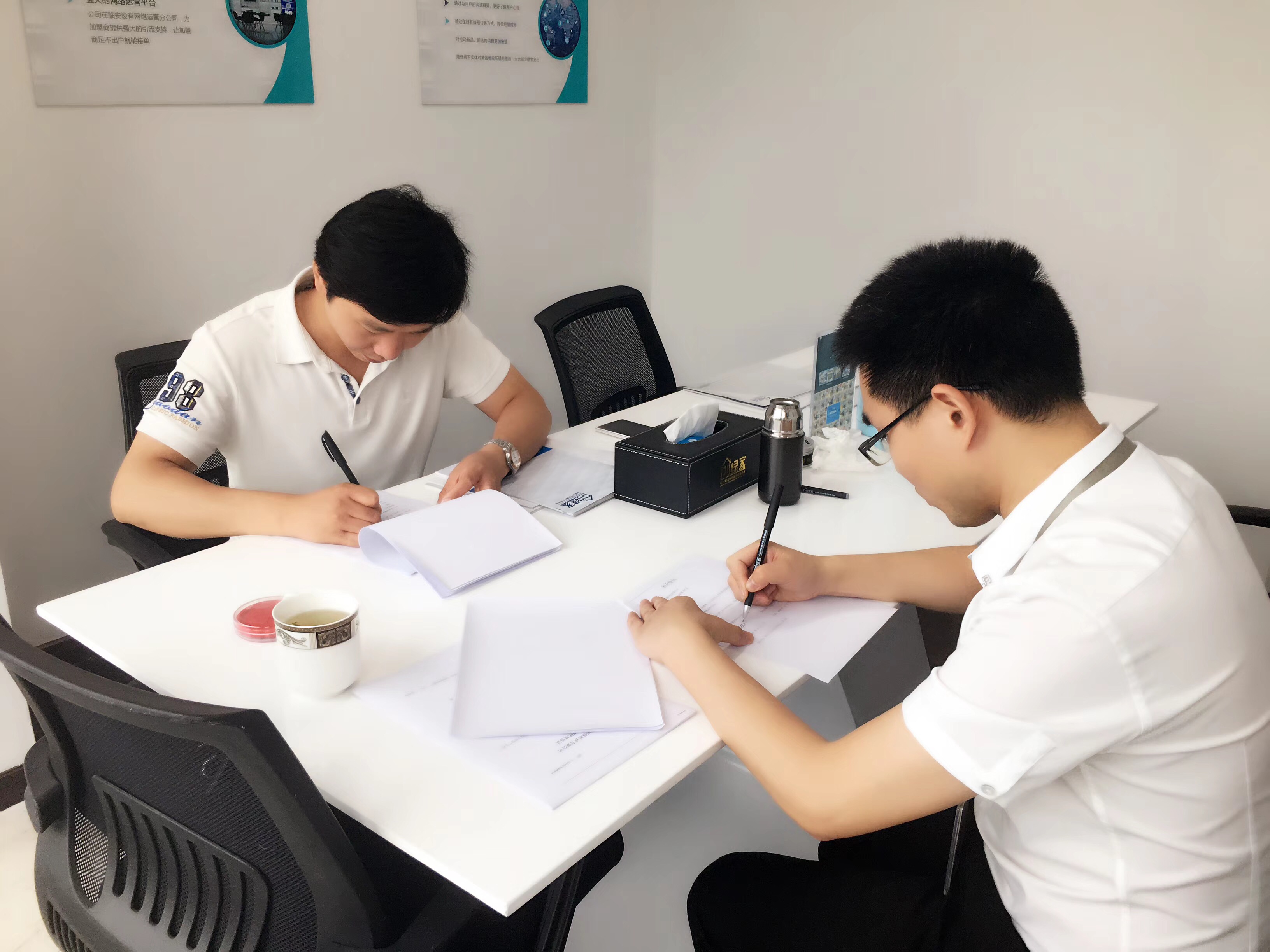 熱烈祝賀陳總簽約創(chuàng)綠家鄂爾多斯市區(qū)級代理！