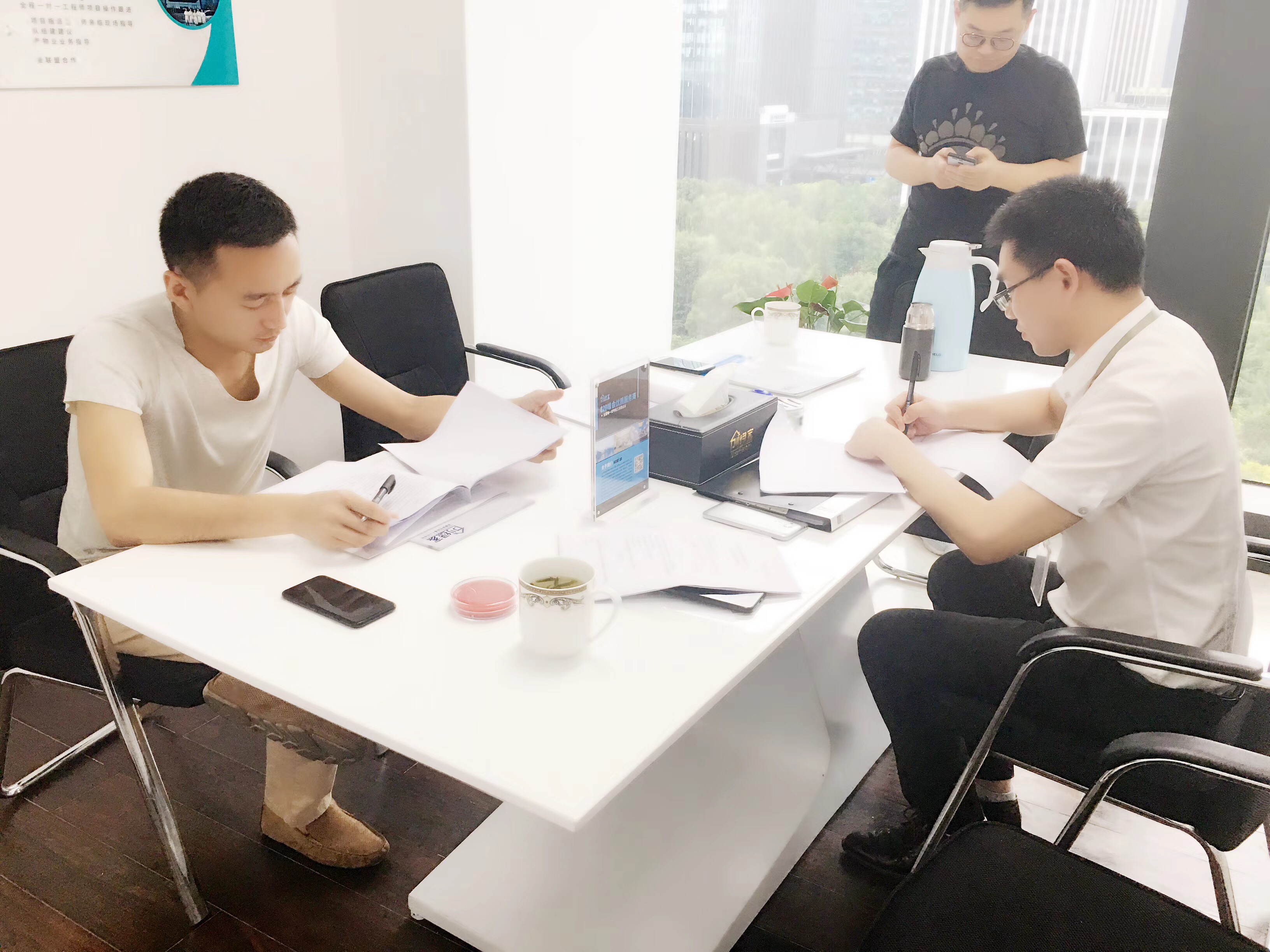 熱烈祝賀胡總團隊簽約創(chuàng)綠家眉山市區(qū)級代理！