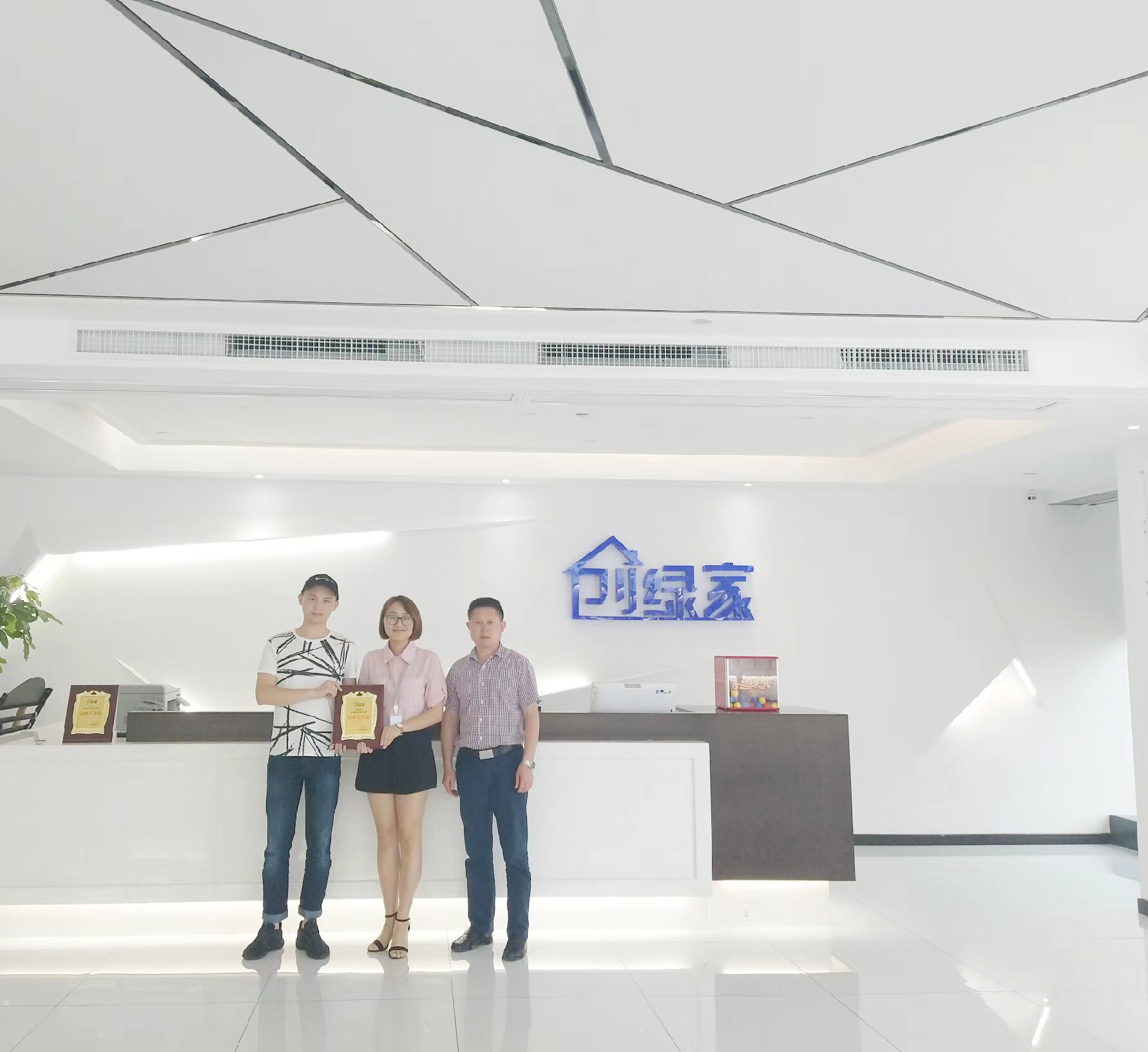 熱烈祝賀張總簽約創(chuàng)綠家重慶市區(qū)級代理！