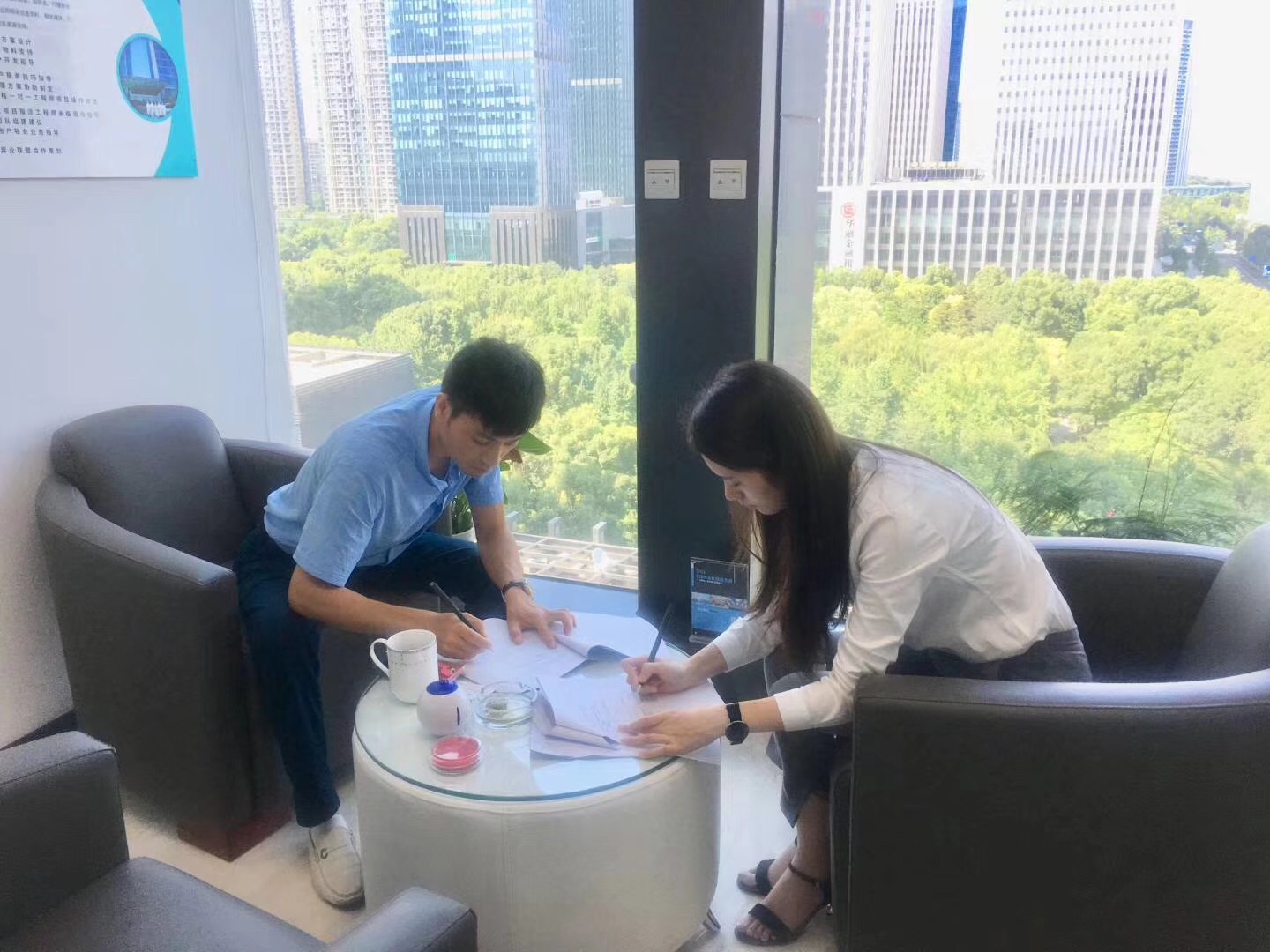 熱烈祝賀孫總簽約創(chuàng)綠家鎮(zhèn)江市區(qū)級代理！