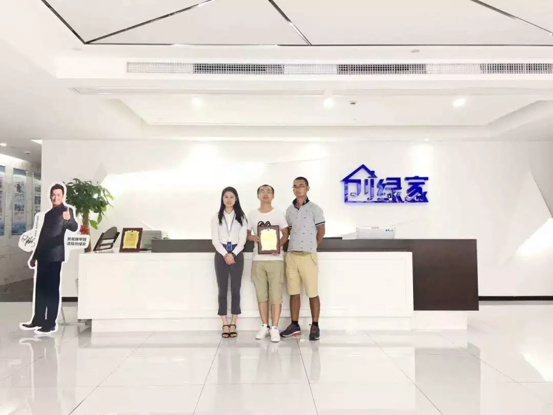 熱烈祝賀劉總、汪總簽約創(chuàng)綠家荊州市縣級(jí)代理