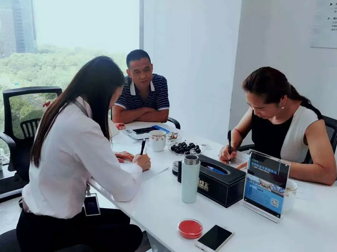 熱烈祝賀李總簽約創(chuàng)綠家河南省區(qū)級代理！