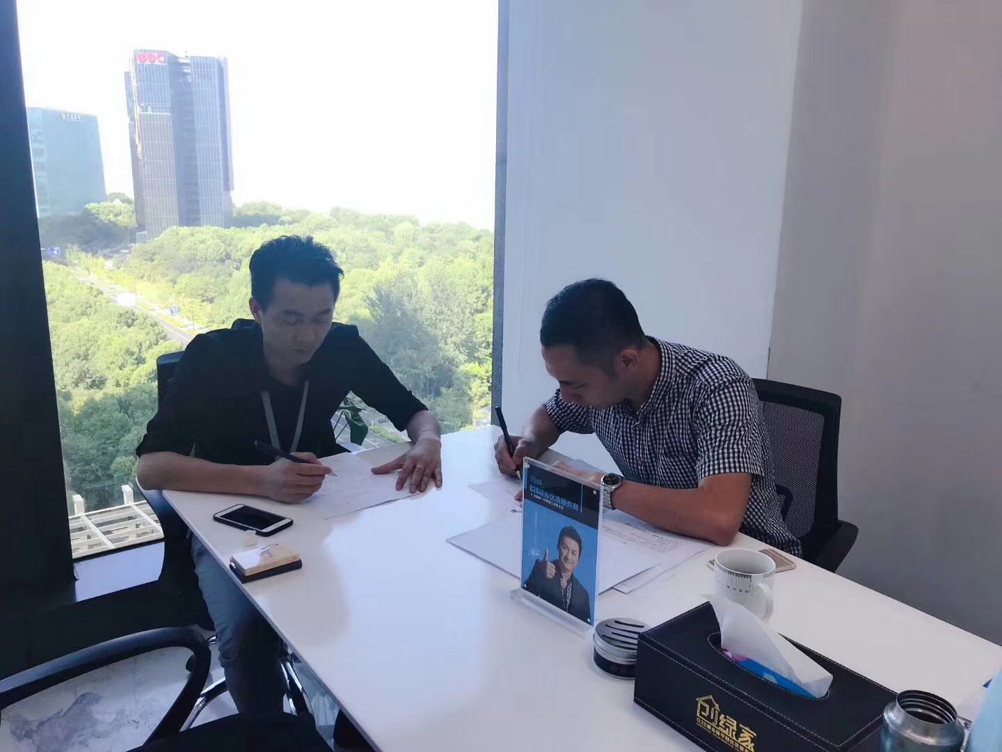 熱烈祝賀馮總簽約創(chuàng)綠家陽江市區(qū)級市代理！