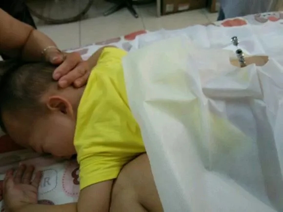 4歲男孩和媽媽辦“婚禮”，真相令人淚崩！