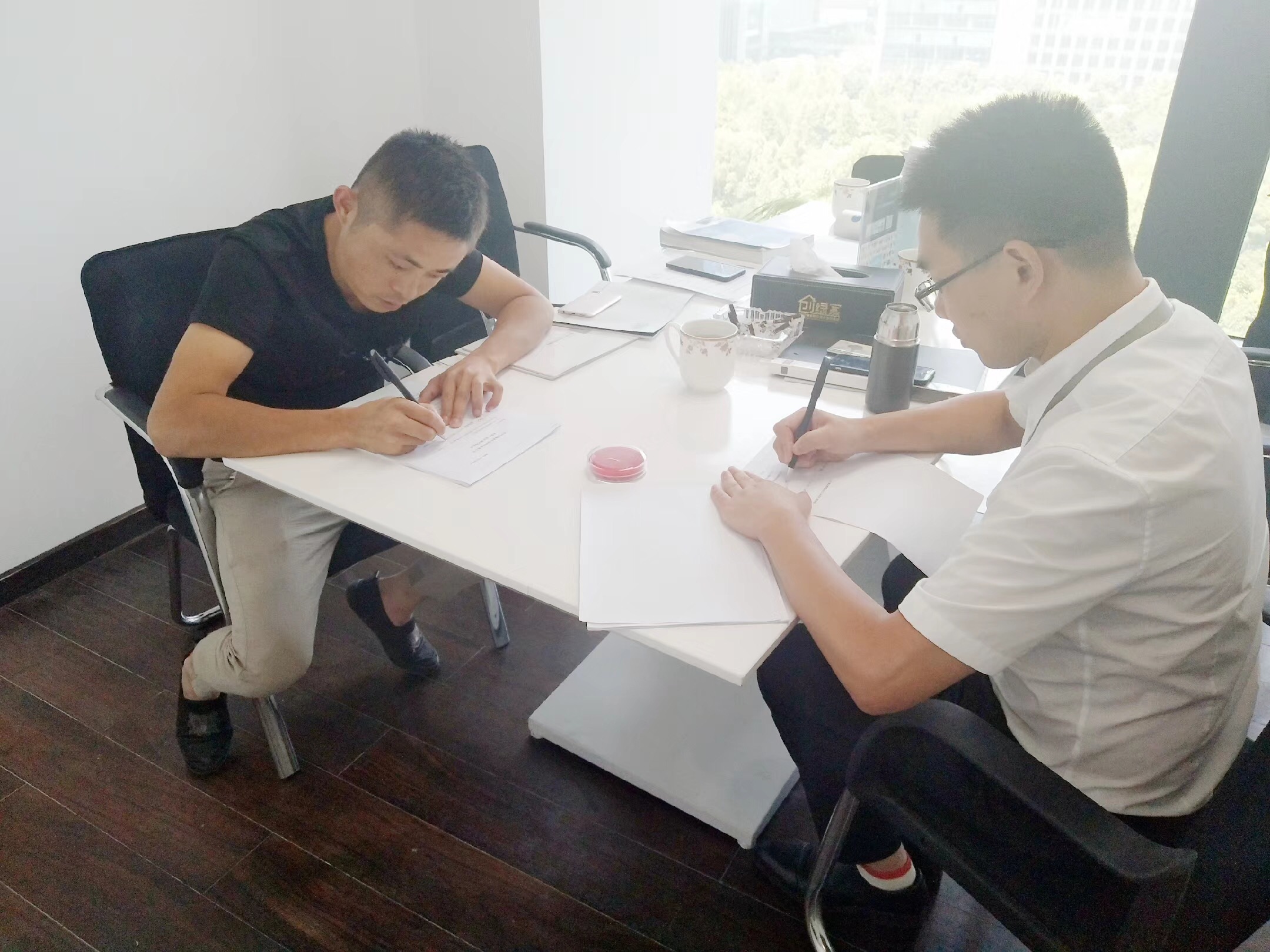 熱烈祝賀梅總團(tuán)隊(duì)簽約創(chuàng)綠家宣城市縣級(jí)代理！