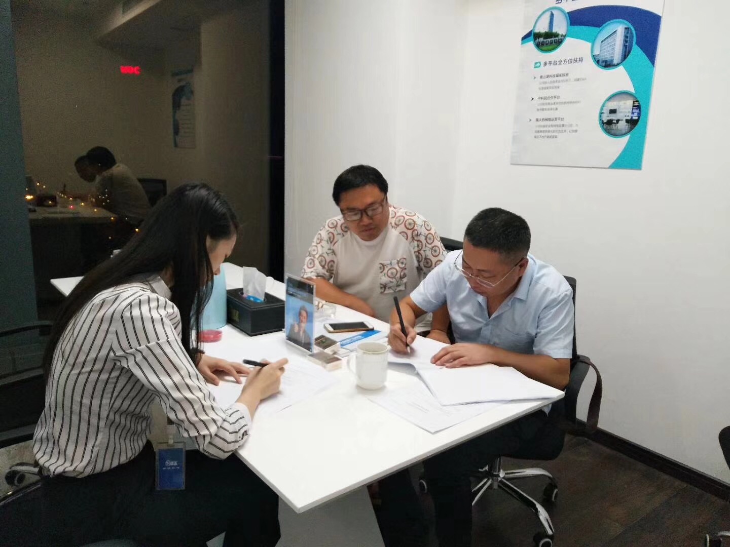 熱烈祝賀唐總、蔡總簽約創(chuàng)綠家邵陽(yáng)市區(qū)級(jí)代理！