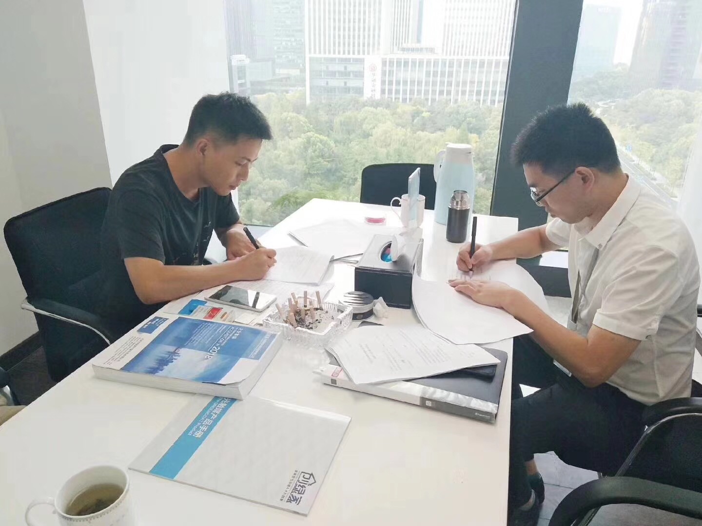 熱烈祝賀李總、解總簽約創(chuàng)綠家漢中市縣級代理！