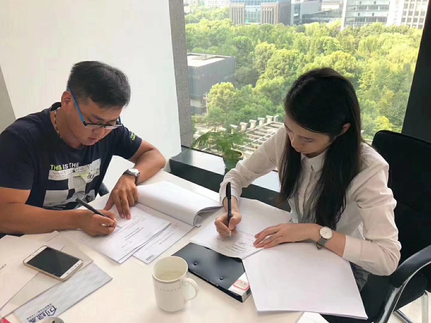 熱烈祝賀王總簽約創(chuàng)綠家西安市區(qū)級代理！