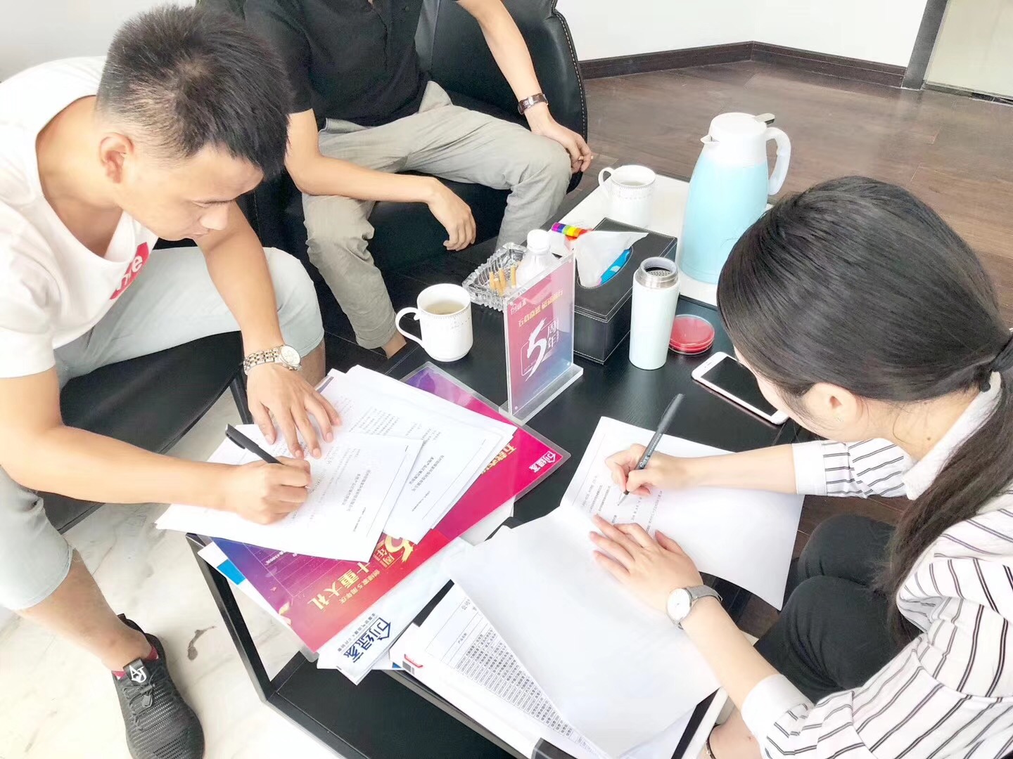 熱烈祝賀孫總、高總簽約創(chuàng)綠家西安市區(qū)級(jí)代理！