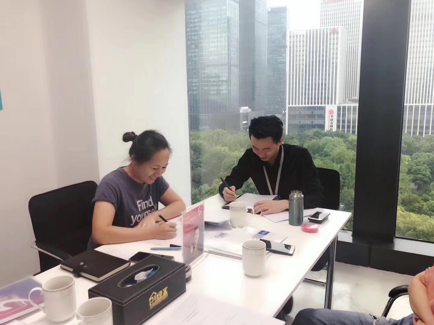 熱烈祝賀李總夫婦、呂總夫婦簽約創(chuàng)綠家永康市區(qū)級(jí)代理！