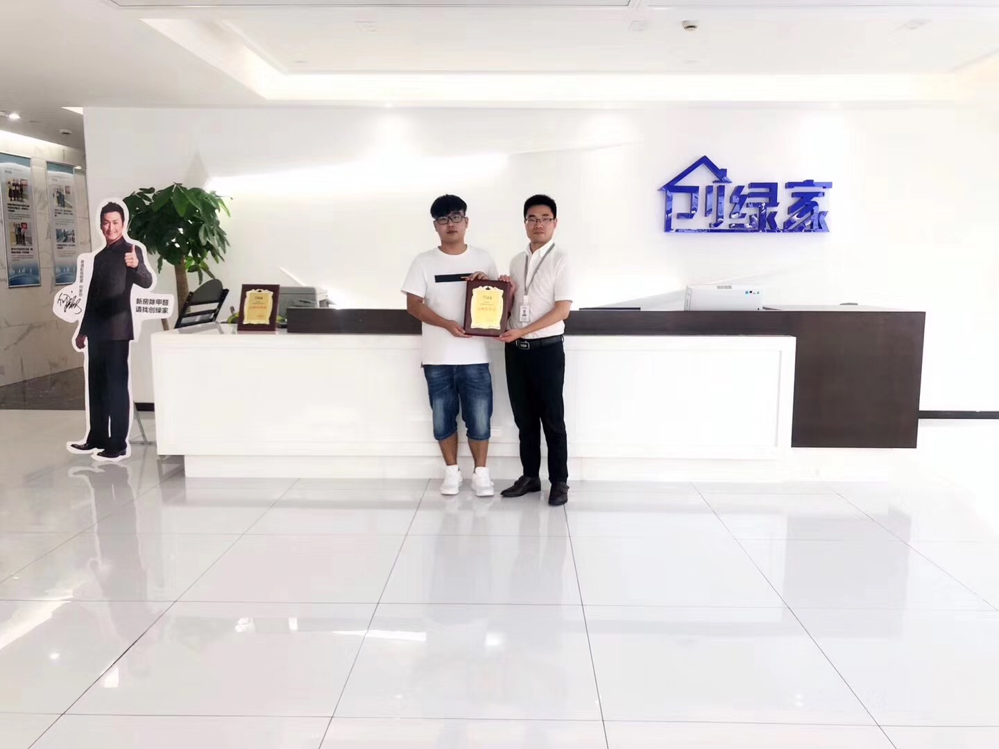 熱烈祝賀王總簽約創(chuàng)綠家福州市區(qū)級代理！