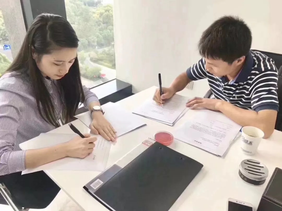 熱烈祝賀吳總簽約創(chuàng)綠家瀘州市縣級(jí)代理！