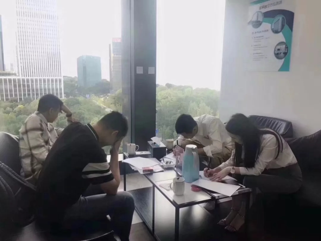 熱烈祝賀馮總、李總、龔總簽約創(chuàng)綠家清遠(yuǎn)市區(qū)級(jí)代理！