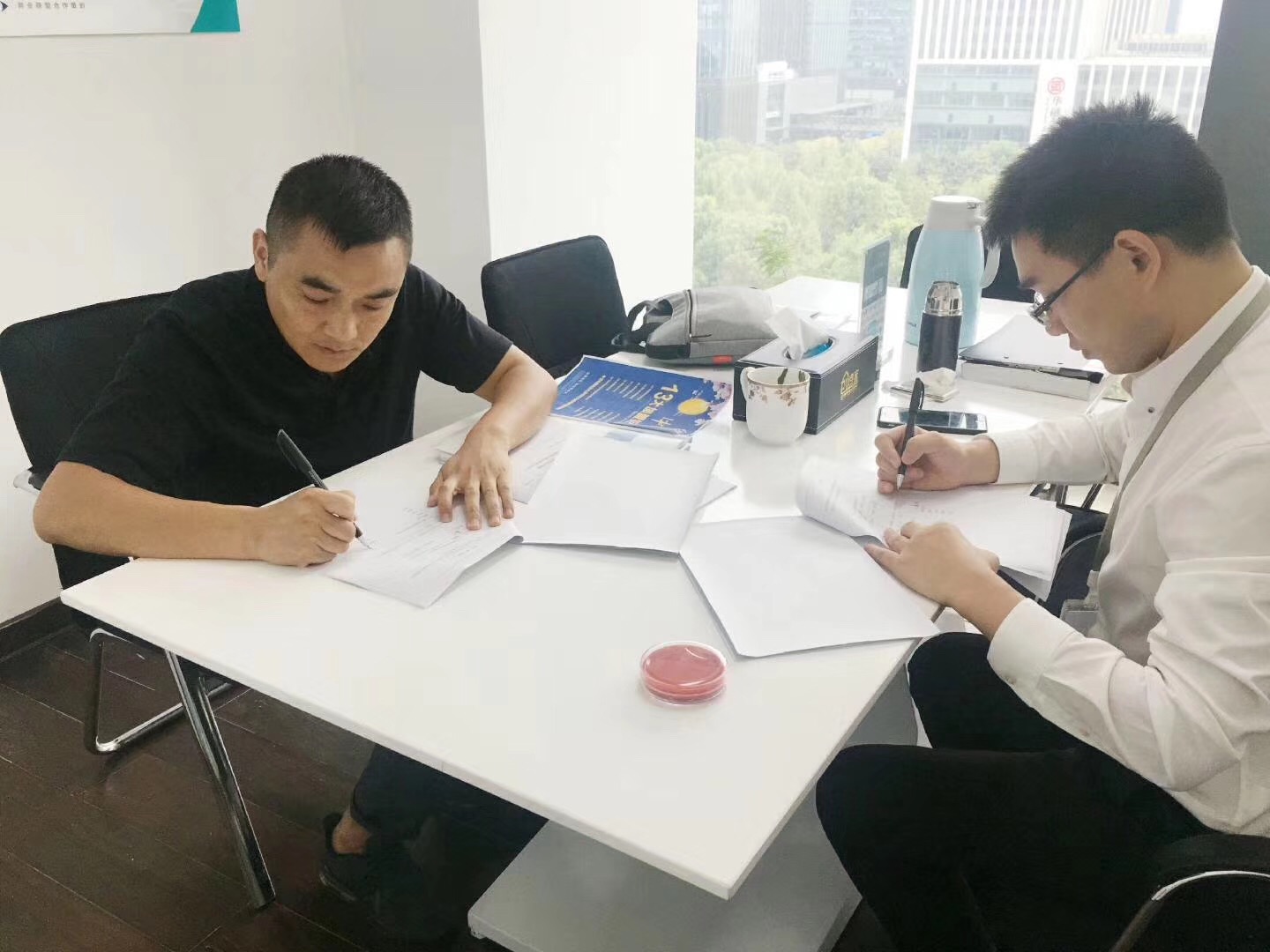 熱烈祝賀夏總簽約創(chuàng)綠家深圳市區(qū)級代理！